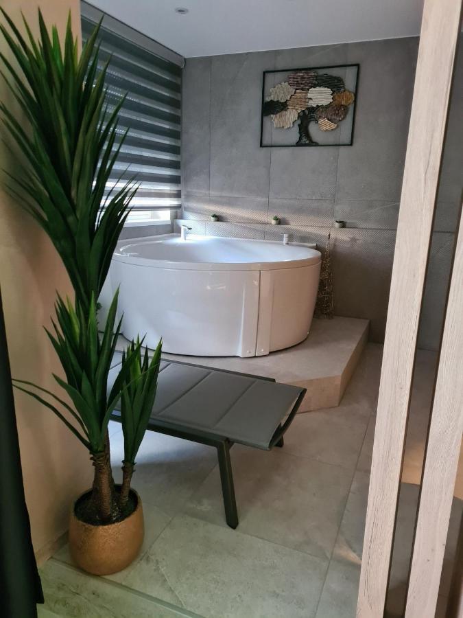 Wellness Apartments วาราชดีน ภายนอก รูปภาพ