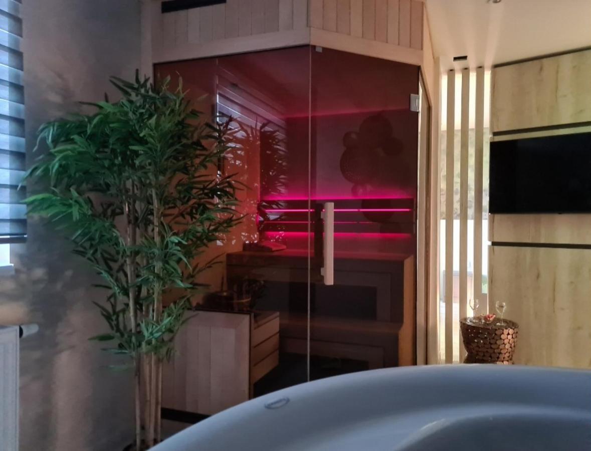 Wellness Apartments วาราชดีน ภายนอก รูปภาพ